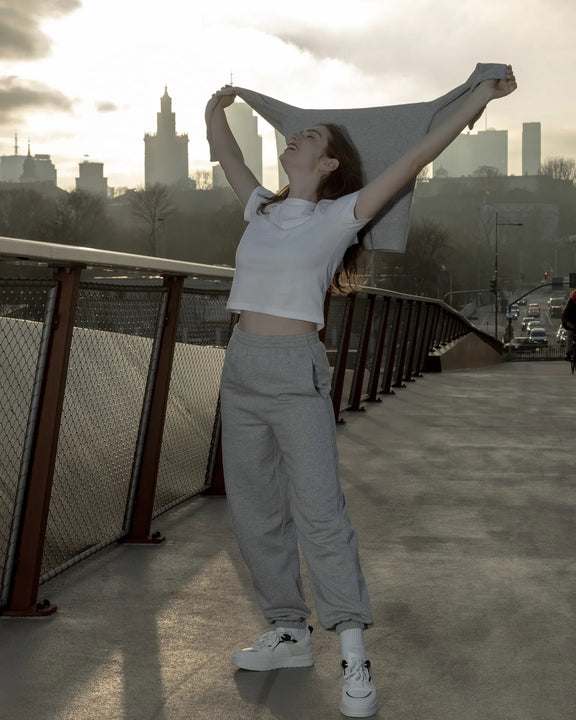 Spodnie dresowe ze ściągaczem u dołu