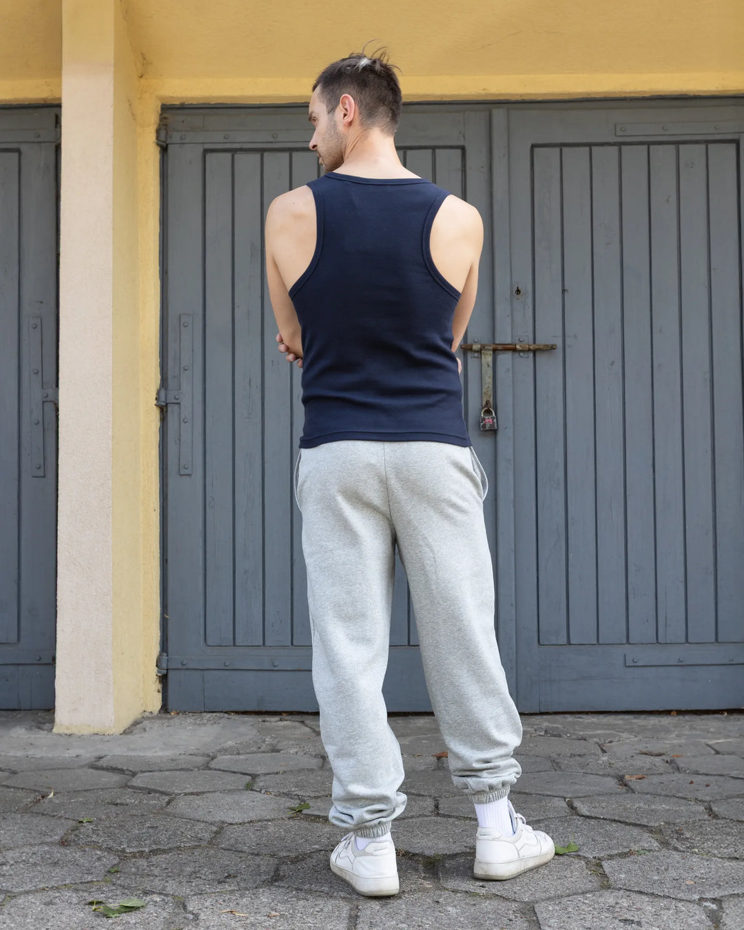 Spodnie dresowe ze ściągaczem u dołu