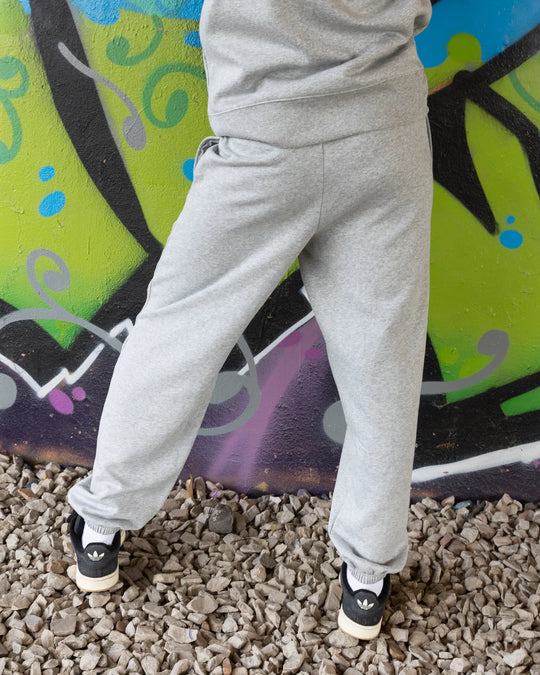 Spodnie dresowe ze ściągaczem u dołu