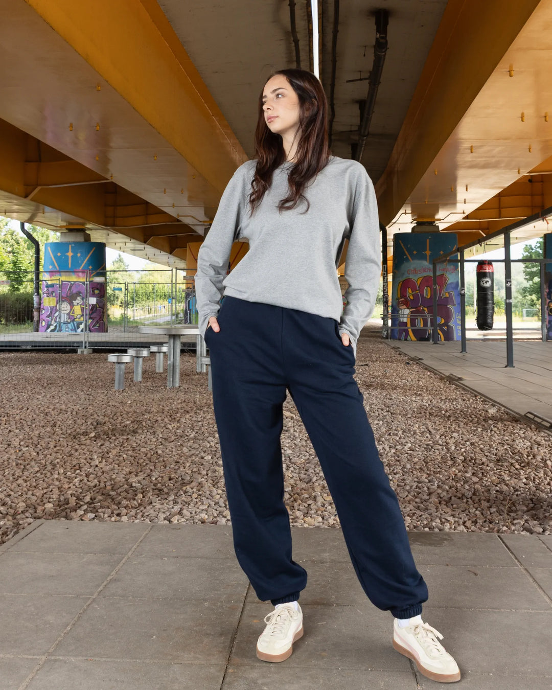 Spodnie dresowe ze ściągaczem u dołu