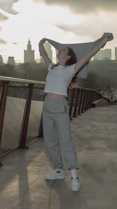 Spodnie dresowe ze ściągaczem u dołu